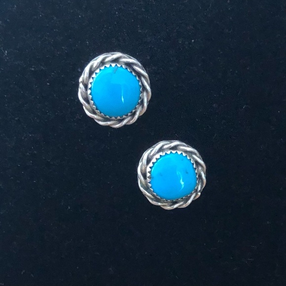 $58  Southwest Native American Signed Estate Stud Earrings  Sterling Silver - Picture 3 of 8